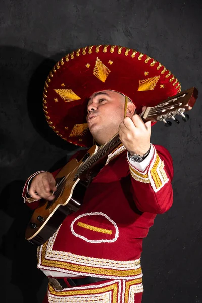 Mariachi Mexikói Zenész Gitározik Város Utcáin — Stock Fotó