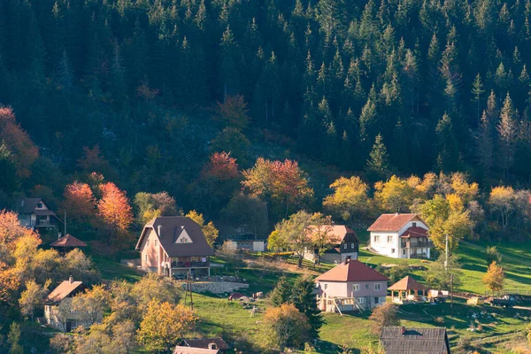 Herbstlandschaft Mit Landhäusern Den Bergen — Stockfoto