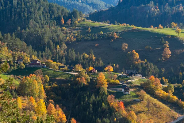 Podzimní Krajina Venkovskými Domy Horách — Stock fotografie