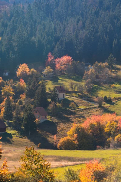 Podzimní Krajina Venkovskými Domy Horách — Stock fotografie