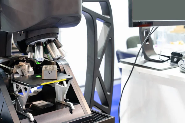 Máquina Óptica Para Medição Precisa Tamanho Peça Avaliação Qualidade Fábrica — Fotografia de Stock