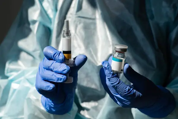 Doctor Holds Syringe Injection Medicine — Stock Photo, Image