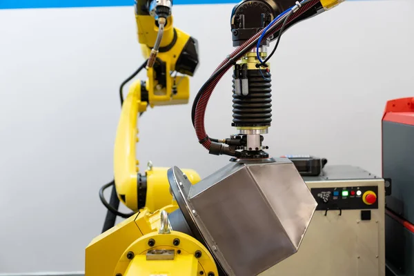 Robô Soldagem Automática Uma Fábrica Moderna Operação — Fotografia de Stock