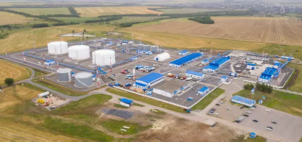 Petrol Yakıt Depolama Tankı Çiftliğinin Havadan Görüntüsü — Stok fotoğraf