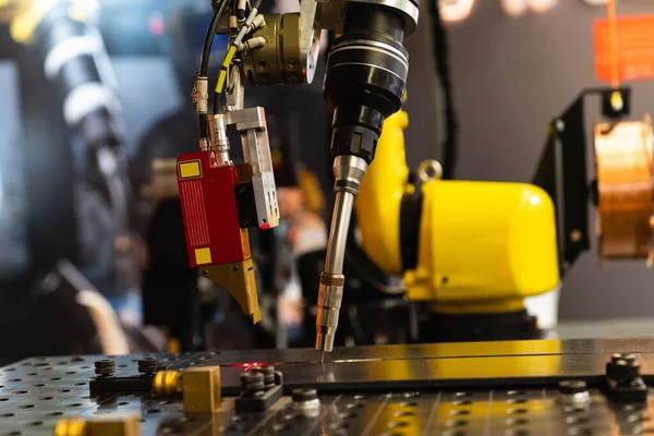 Automatische Lassen Robot Een Moderne Fabriek Werking — Stockfoto