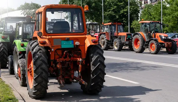 Gli Agricoltori Hanno Bloccato Traffico Con Trattori Durante Una Protesta — Foto Stock