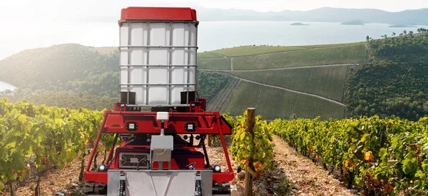 Autonomous Robot Sprayer Works Vineyard Smart Farming Concept — Stock Photo, Image