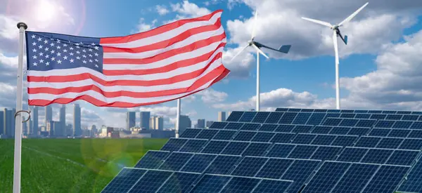 Amerikanska Flaggan Fladdrar Bakgrunden Solpaneler Och Vindkraftverk Symbol För Hållbar — Stockfoto