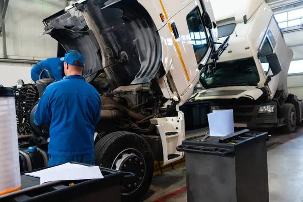 Truck Repair Service Indoors Maintenance Workshop — Stock Photo, Image