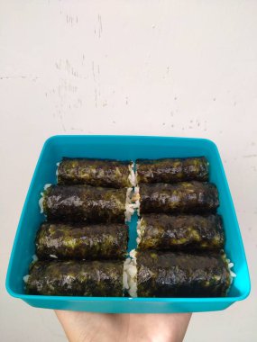 Öğle yemeği için nefis Asya yemeklerini yakın plan çek.