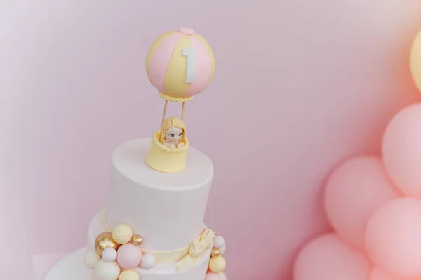 Första Födelsedag Rosa Tårta Med Dekorationer För Tårta Smash — Stockfoto