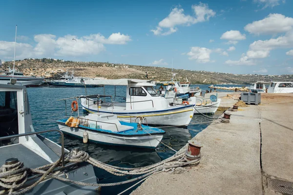 Halászhajók Görögországi Kréta Szigetének Kikötőjében — Stock Fotó
