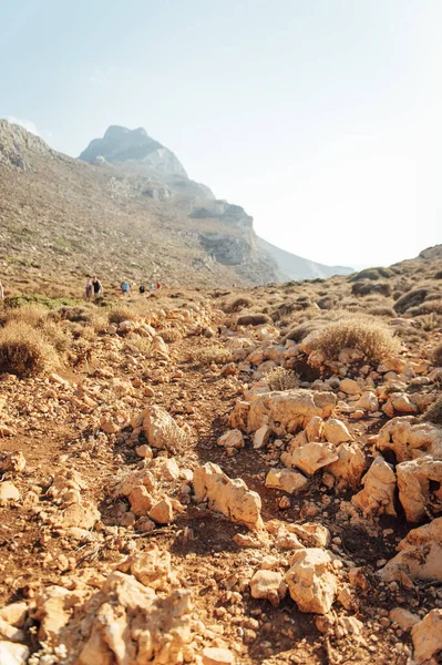 Yunanistan 'ın Girit adasındaki Girit ve Akdeniz' in kayalık manzarası. Balos 'a yakın konum.