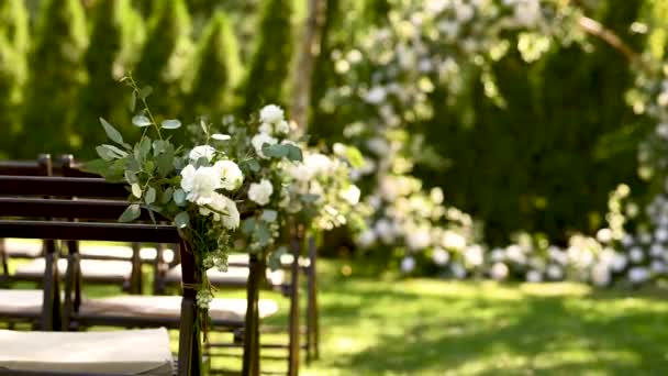 Esküvői Szertartás Nagyon Szép Elegáns Esküvői Díszített Különböző Friss Virágok — Stock videók