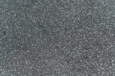 Açık gri asfalt yol dokusu, üst görünüm.