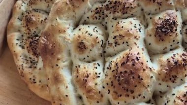 Ramazan için özel pita ekmeği yapıyorum.