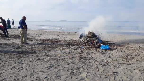 Pariaman Indonesia January 2024 People Cleaning Rubbish Beach Area Apar — Stock Video