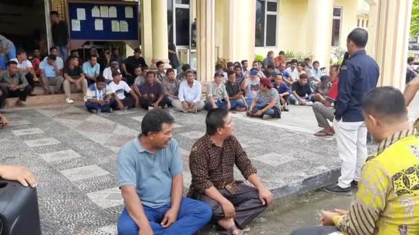 Pariaman Indonesia Φεβρουαρίου 2024 Φρουροί Των Εκλογικών Τμημάτων Ακούνε Τις — Αρχείο Βίντεο