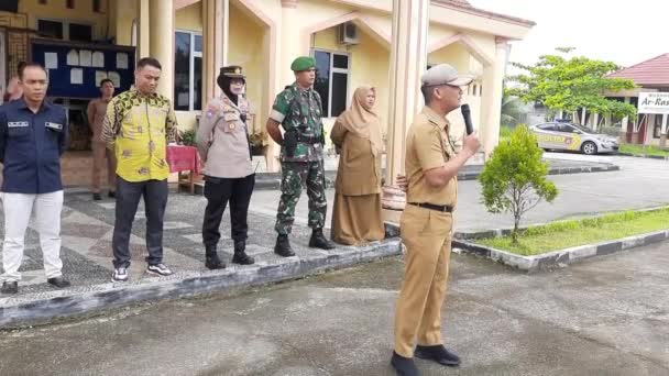 Pariaman Indonesia Februari 2024 Bapak Kecamatan Pariaman Utara Memberikan Arahan — Stok Video