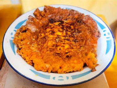 Kahvaltıda servis edilen ev yapımı omlet.