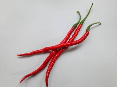 Beyaz Arkaplanda İzole Edilmiş Üç Taze Endonezya Kırmızı Biberi