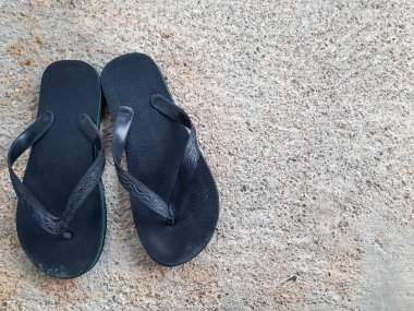 Beton Yüzeyde Siyah Parmak İzleri