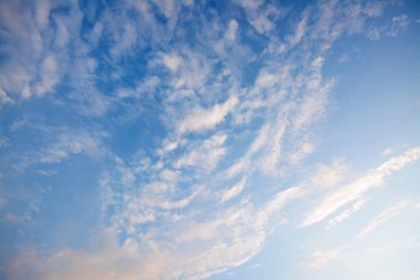 Renkli bulutlu alacakaranlık arkaplanı