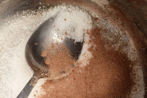 Cuchara Pone Una Olla Con Azúcar Cacao Polvo Preparación Para — Foto de Stock