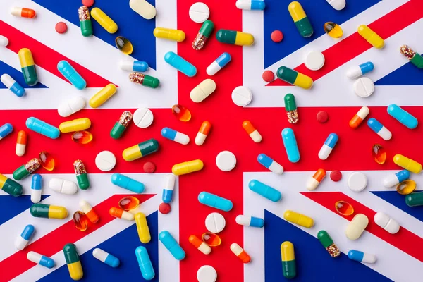 Mnóstwo Kapsułek Pigułek Fladze Wielkiej Brytanii Pojęcie Medycyny Opieki Zdrowotnej — Zdjęcie stockowe