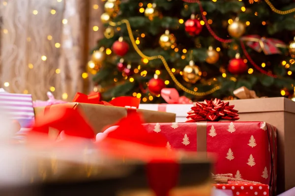 Celebrating Christmas Concept Close Christmas Present Box Decorated Christmas Tree — Stockfoto