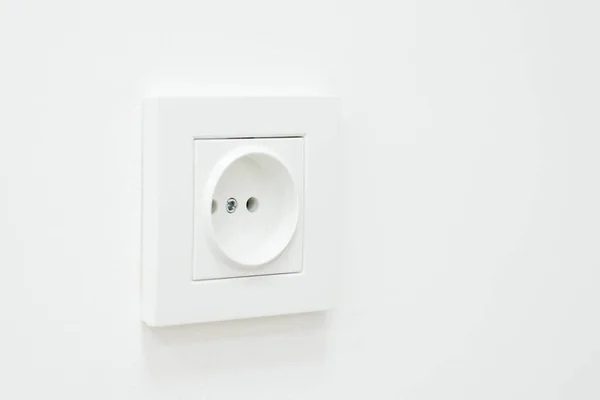 Cierre Enchufe Vacío Una Pared Blanca Concepto Electricidad Toma Blanca — Foto de Stock