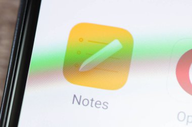 Chernihiv, Ukrayna - 22 Aralık 2022: Akıllı telefon ekranında uygulama simgesi, kapat. Android telefonundaki mobil uygulama simgesi, makro kare