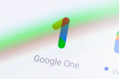 Chernihiv, Ukrayna - 22 Aralık 2022: Google Bir uygulaması simgesi akıllı telefon ekranında, kapat. Google uygulama kümesi, telefon üzerinden bilgi kaydetme ve paylaşma