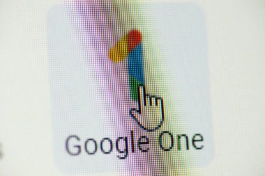 Chernihiv, Ukrayna - 12 Ocak 2022: Google One logosu bilgisayar ekranında. Bulut üzerinde daha fazla dosya ve belge kaydetmek için Google 1 açılıyor