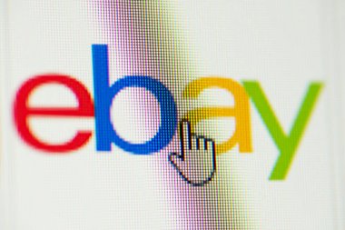 Chernihiv, Ukrayna - 12 Ocak 2022: Ebay logosu bilgisayar ekranında. E-ticaret şirketi Ebay konseptini kullanarak