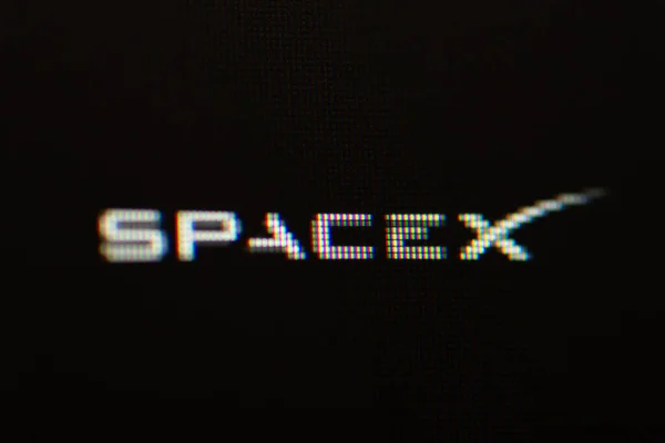 Chernihiv, Ukrayna - 12 Ocak 2022: Bilgisayar ekranında Spacex logosu. Spacex şirket konseptini kullanarak