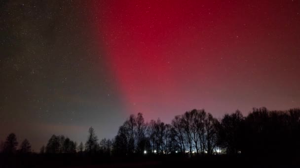 Kuzey Işıkları Ukrayna Üzerinde Zaman Ayarlı Gökyüzünde Kırmızı Renkli Işıklar — Stok video