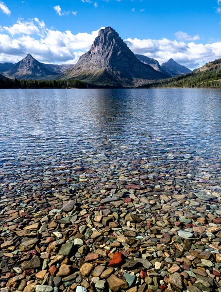 Una Vista Montaña Sinopah Con Piedras Coloridas Del Lago Dos — Foto de Stock