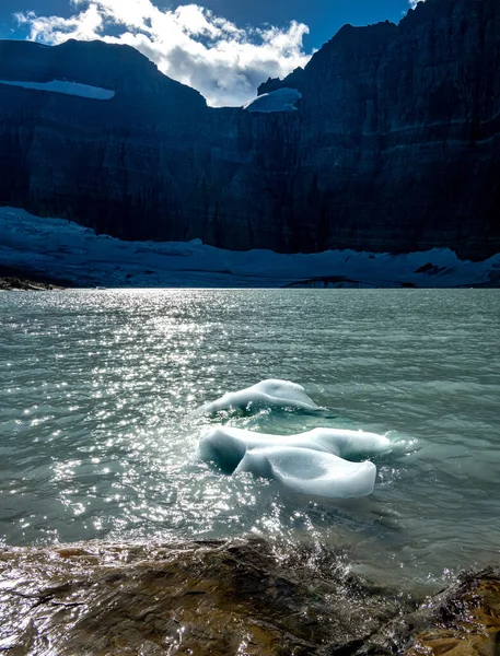 Small Iceberg Grinnell Glacier Floating Upper Grinnell Lake — Stock Photo, Image
