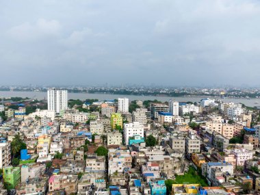 Ganj kıyılarında Howrah 'a yakın yoğun nüfuslu bir bölge.