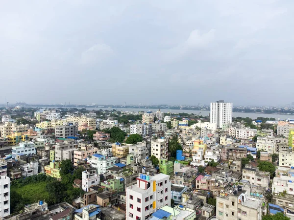 stock image A densely populated area adjacent to Howrah on the banks of the Ganges