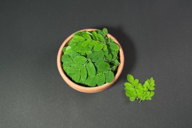 Morunga ya da Sojina yaprakları çok besleyici bir sebzedir..