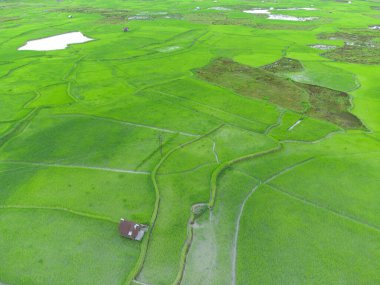 Dağlarla çevrili bir vadide küçük bir köy. Burası Andhra Pradesh Hindistan 'ın sıfır vadisi..