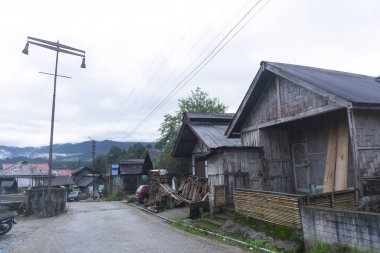 Dağlarla çevrili bir vadide küçük bir köy. Burası Andhra Pradesh Hindistan 'ın sıfır vadisi..