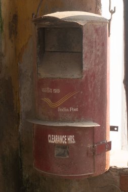 Hint postanesinin posta kutusu.