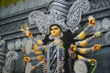 Durga Puja, Hindistan ve Batı Bengal 'in en büyük festivali. Bu puja UNESCO tarafından miras olarak ilan edildi..