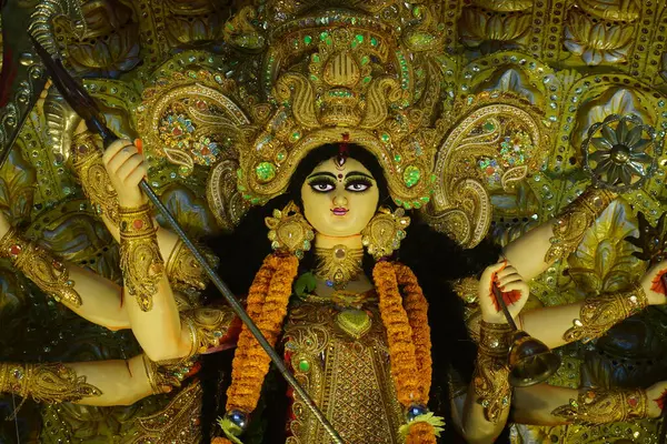 Durga Puja, Hindistan ve Batı Bengal 'in en büyük festivali. Bu puja UNESCO tarafından miras olarak ilan edildi..