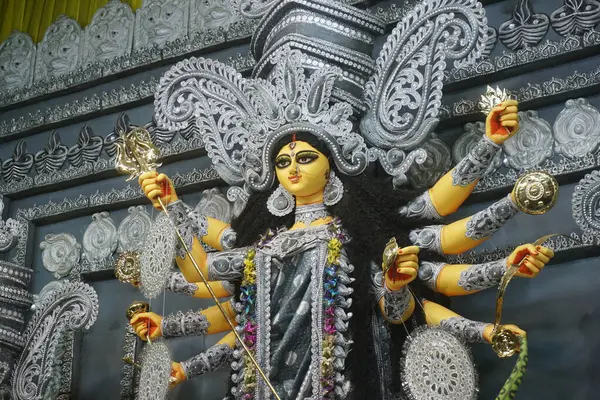 Durga Puja, Hindistan ve Batı Bengal 'in en büyük festivali. Bu puja UNESCO tarafından miras olarak ilan edildi..