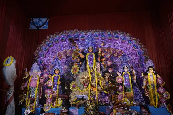 Durga Puja, Hindistan ve Batı Bengal 'in en büyük festivali. Bu puja UNESCO tarafından miras olarak ilan edildi..