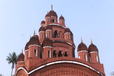 Somra Bazar Anandamayi Tapınağı 1813 yılında kuruldu. Tapınak duvarlarındaki terracotta sanatından ve dönemin sosyal sisteminden bahsedilmektedir. Bu tapınak Bireshwar Mustifi tarafından kuruldu..